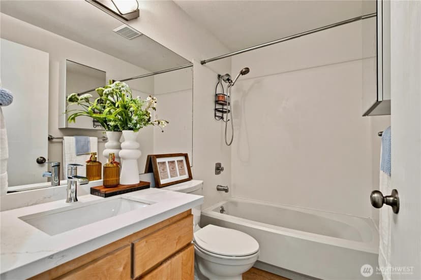 Property photo for 10017 Ne 138th Place #b4, Kirkland photo 17