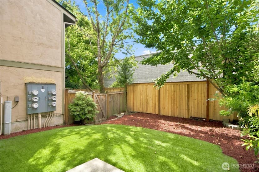 Property photo for 10017 Ne 138th Place #b4, Kirkland photo 22