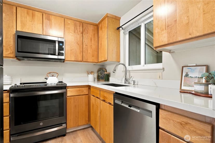 Property photo for 10017 Ne 138th Place #b4, Kirkland photo 8