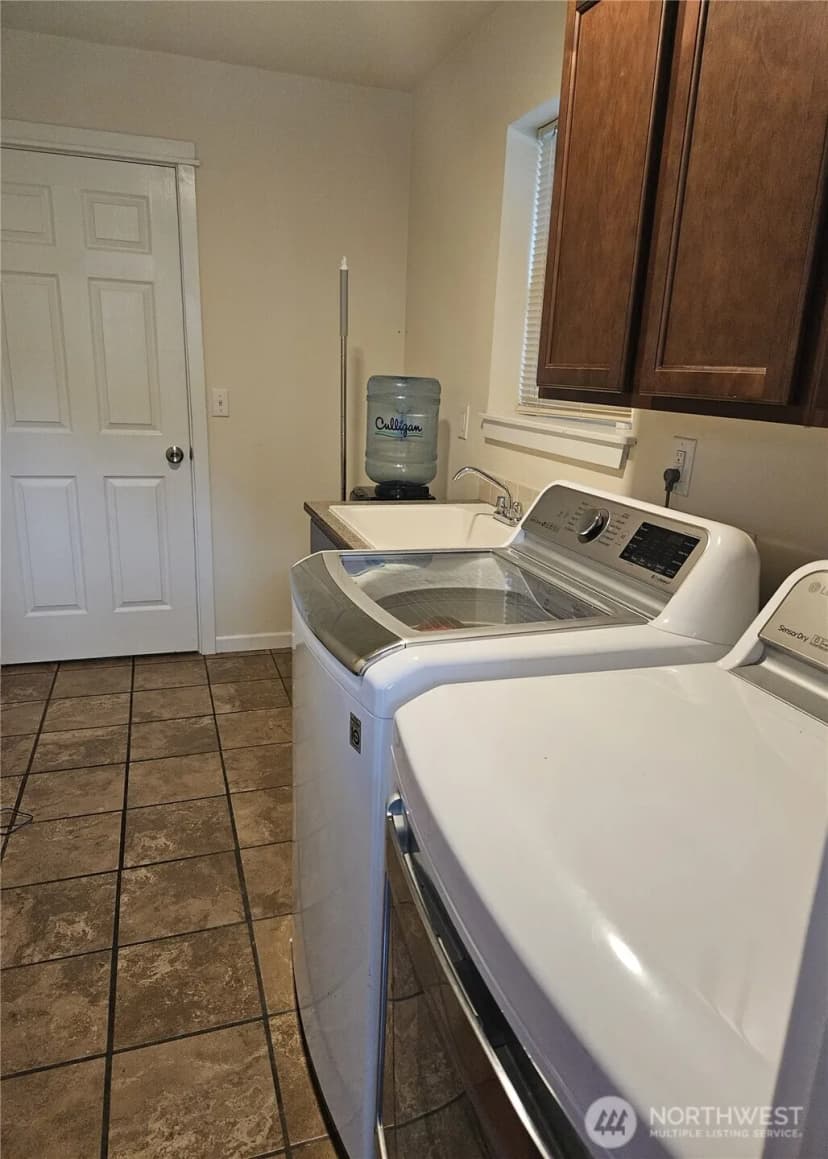 Property photo for 8921 Commercial Street Sw, Lakewood photo 14
