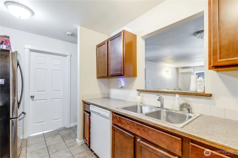 Property photo for 8921 Commercial Street Sw, Lakewood photo 8
