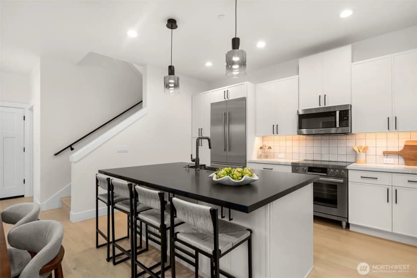 Property photo for 634 + 636 Eleventh Avenue, Kirkland photo 13