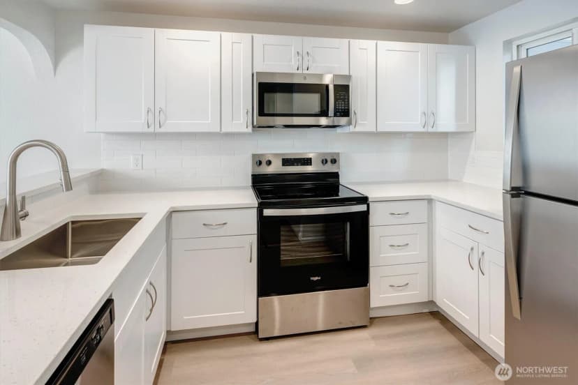 Property photo for 12740 Ne 10th Place #e305, Bellevue photo 8