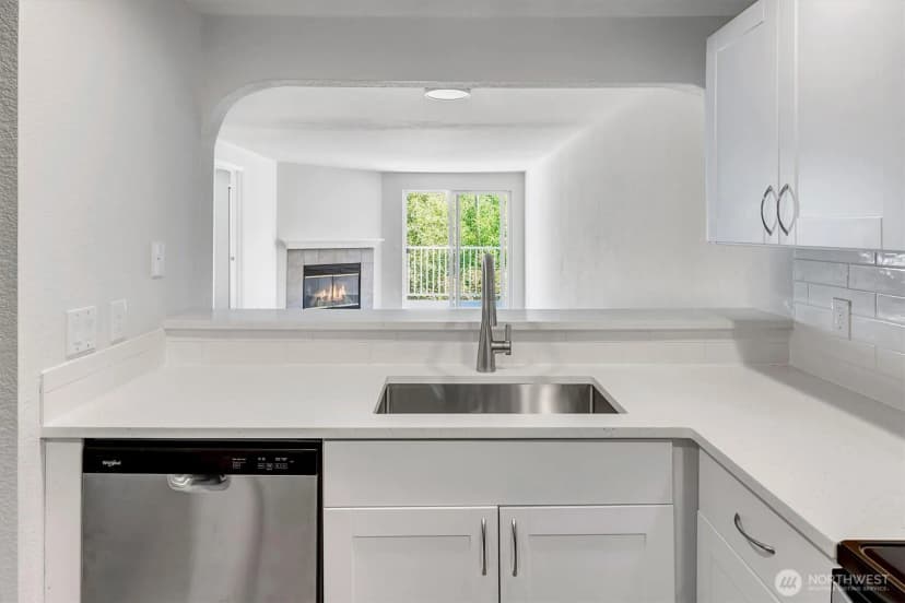 Property photo for 12740 Ne 10th Place #e305, Bellevue photo 16