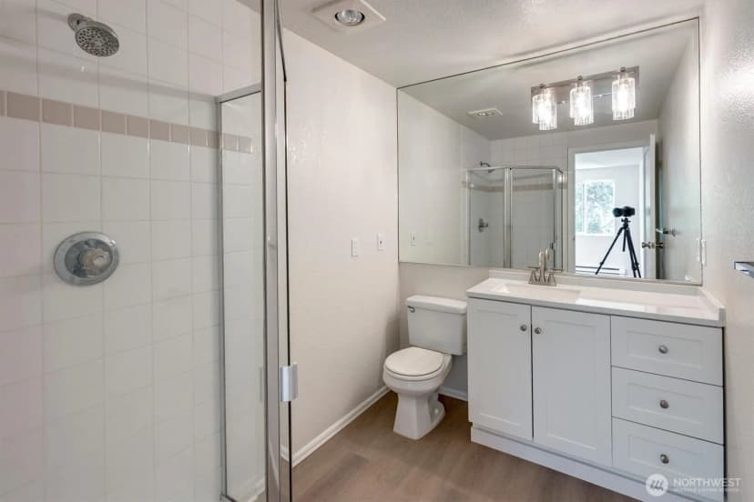Property photo for 12740 Ne 10th Place #e305, Bellevue photo 13