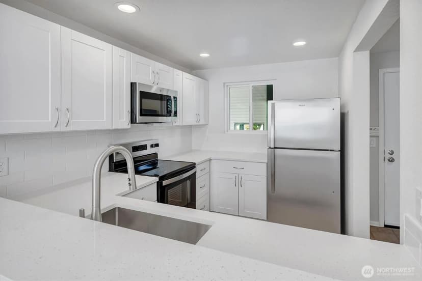 Property photo for 12740 Ne 10th Place #e305, Bellevue photo 9