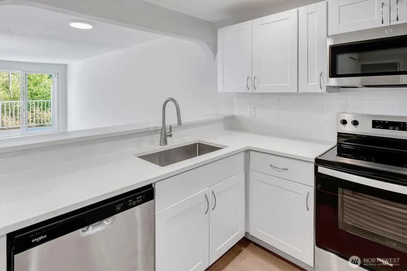 Property photo for 12740 Ne 10th Place #e305, Bellevue photo 15