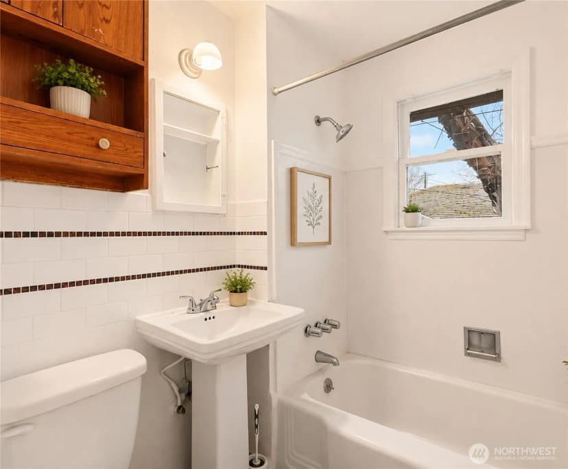 Property photo for 11549 N Park Avenue N, Seattle photo 17