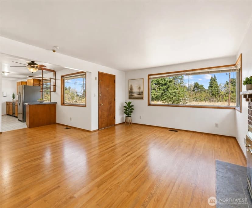 Property photo for 11549 N Park Avenue N, Seattle photo 6