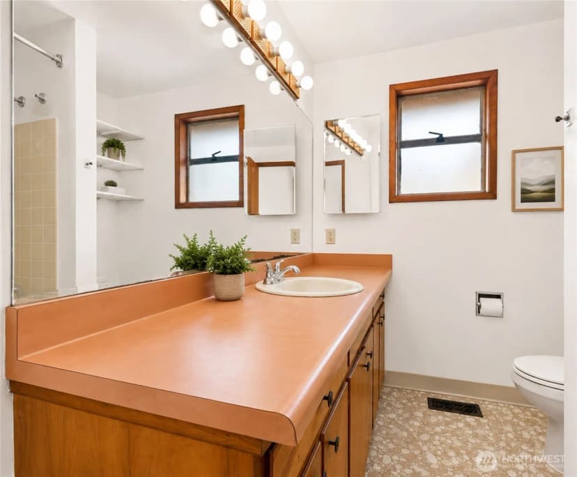 Property photo for 11549 N Park Avenue N, Seattle photo 18