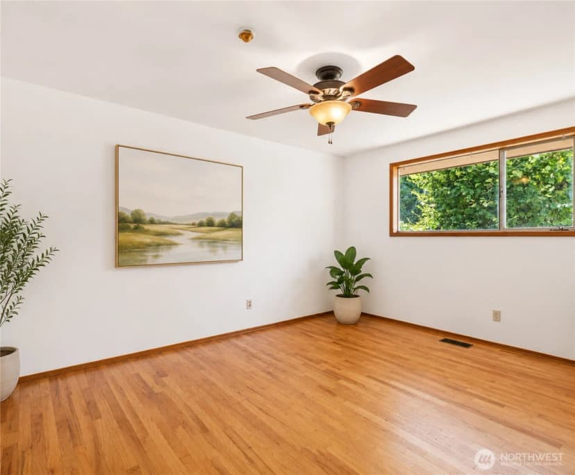 Property photo for 11549 N Park Avenue N, Seattle photo 15