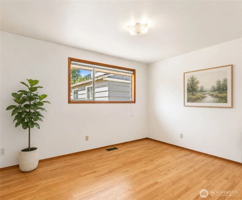 Property photo for 11549 N Park Avenue N, Seattle photo 16