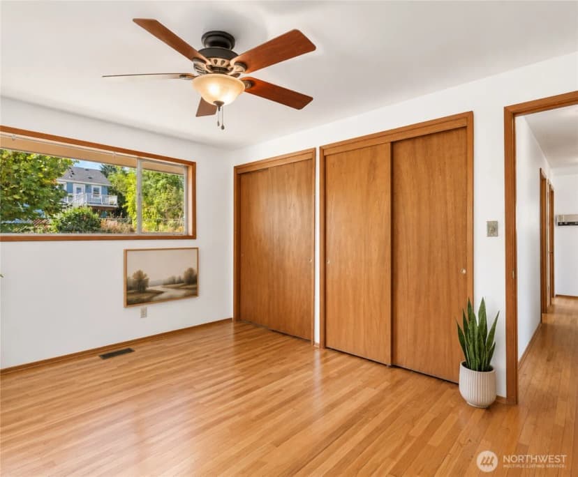 Property photo for 11549 N Park Avenue N, Seattle photo 13