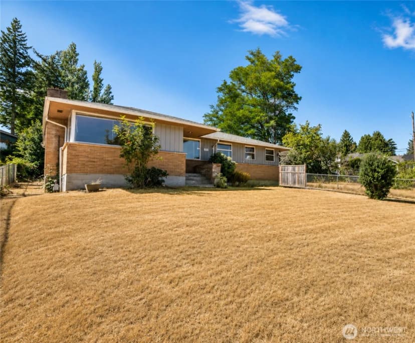 Property photo for 11549 N Park Avenue N, Seattle photo 2