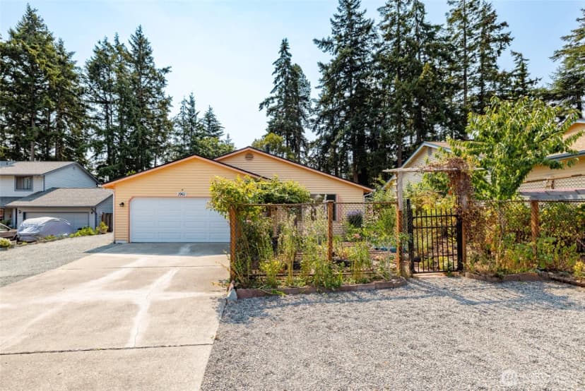 Property photo for 1961 Ne 9th Avenue, Oak Harbor