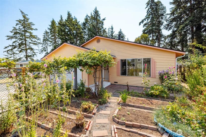 Property photo for 1961 Ne 9th Avenue, Oak Harbor photo 3