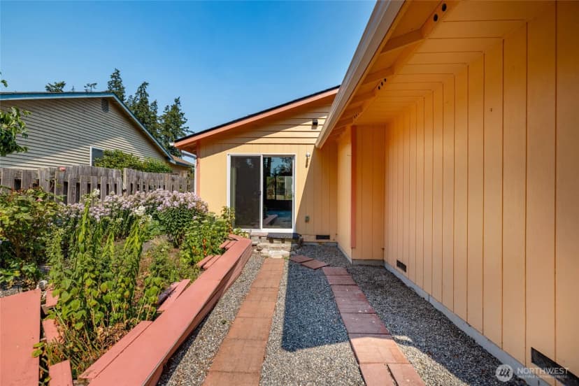 Property photo for 1961 Ne 9th Avenue, Oak Harbor photo 33