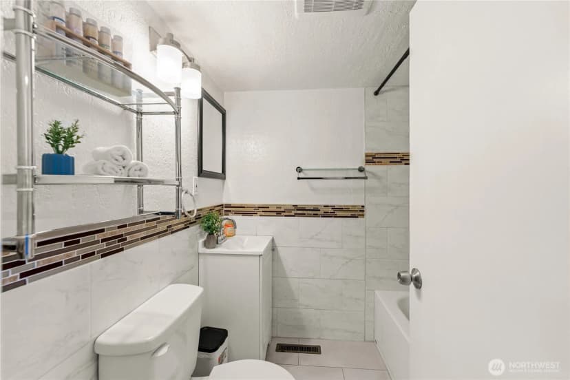 Property photo for 819 Sw 134th Street Sw, Burien photo 15