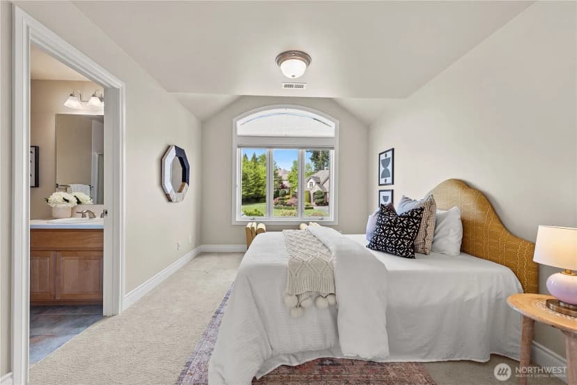 Property photo for 818 Windsor Drive Se, Sammamish photo 25
