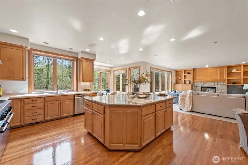 Property photo for 818 Windsor Drive Se, Sammamish photo 14