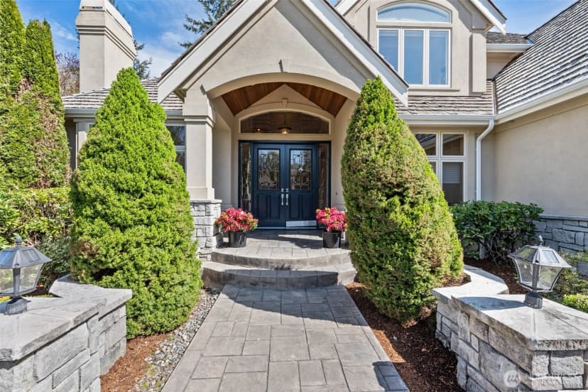 Property photo for 818 Windsor Drive Se, Sammamish photo 7