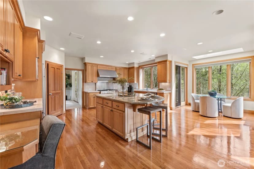 Property photo for 818 Windsor Drive Se, Sammamish photo 15
