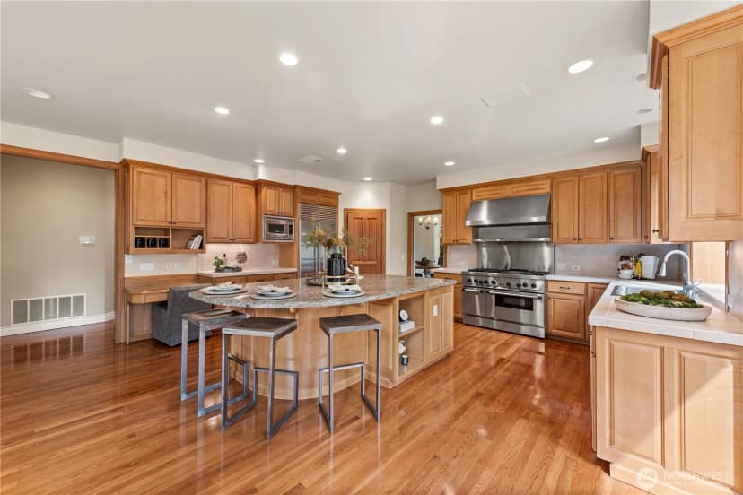 Property photo for 818 Windsor Drive Se, Sammamish photo 16