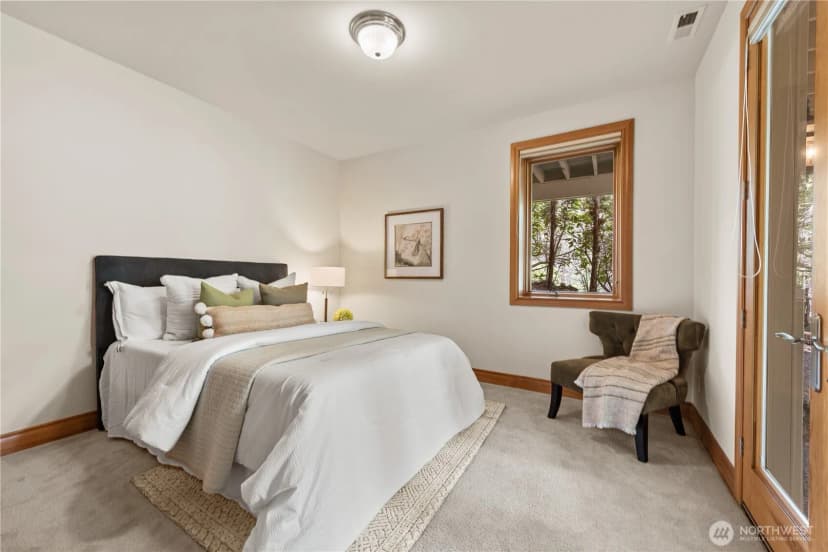Property photo for 818 Windsor Drive Se, Sammamish photo 32