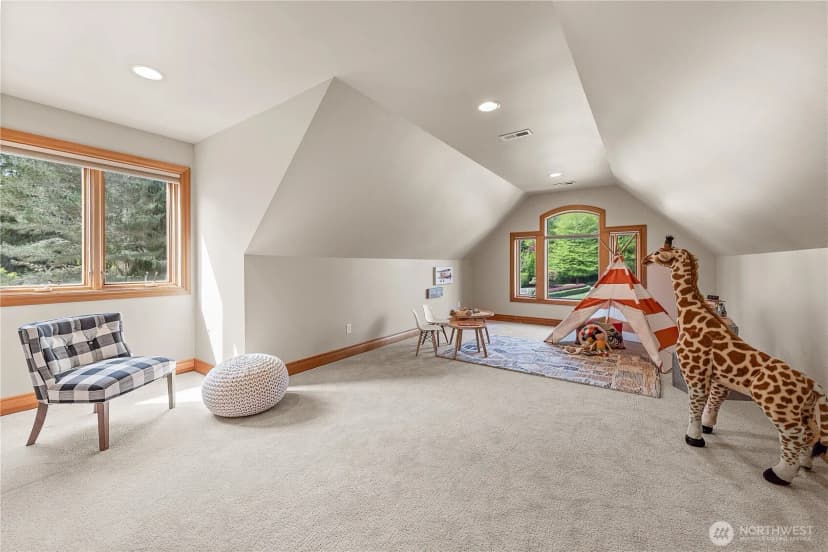 Property photo for 818 Windsor Drive Se, Sammamish photo 30