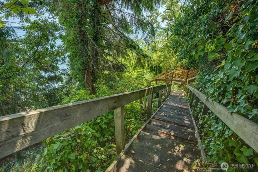 Property photo for 1239 Colchester Drive E, Port Orchard photo 17