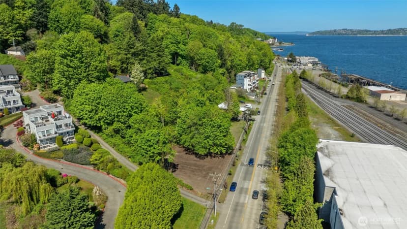 Property photo for 23 Xx Harbor Avenue Sw, Seattle photo 17