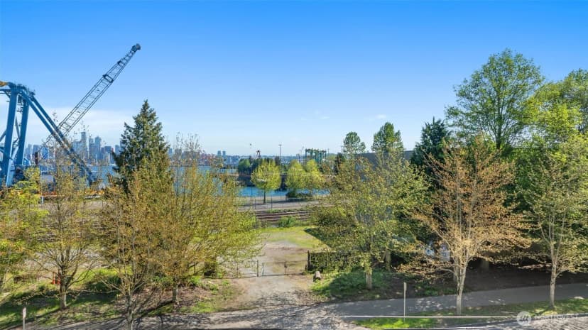 Property photo for 23 Xx Harbor Avenue Sw, Seattle photo 2