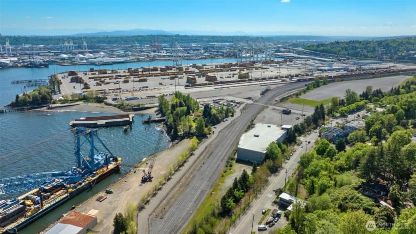 Property photo for 23 Xx Harbor Avenue Sw, Seattle photo 10