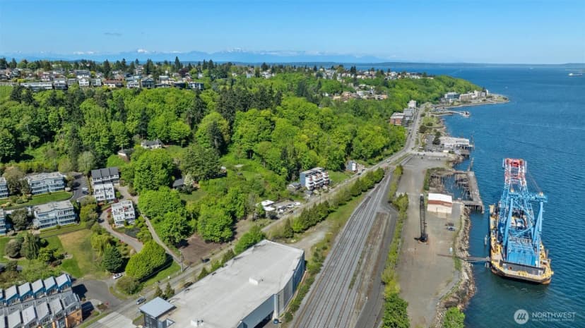 Property photo for 23 Xx Harbor Avenue Sw, Seattle photo 8