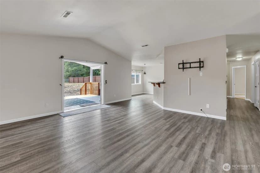 Property photo for 13915 Tomcat Lane Se, Yelm photo 11