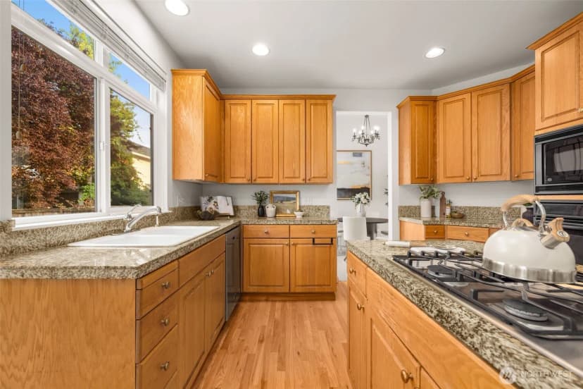 Property photo for 17617 31st Drive Se, Bothell photo 8