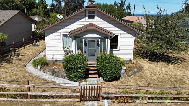 Property photo for 215 W Motor Avenue, Port Angeles photo 3