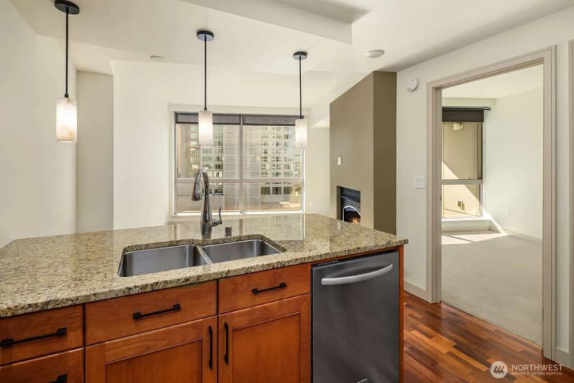 Property photo for 10610 Ne 9th Place #903, Bellevue photo 9