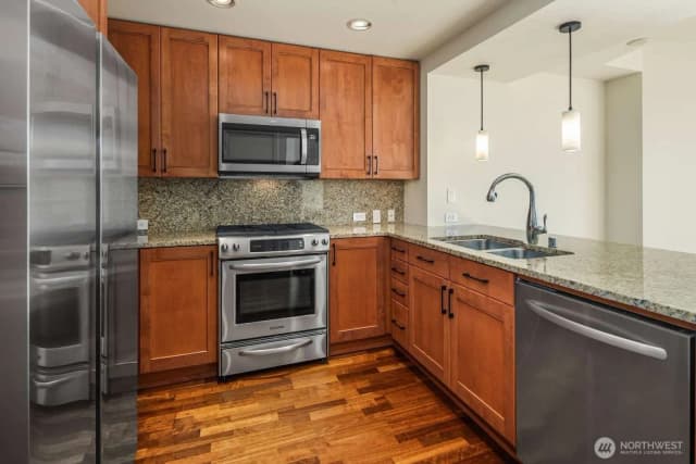 Property photo for 10610 Ne 9th Place #903, Bellevue photo 3