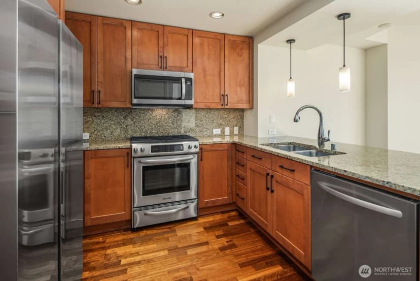 Property photo for 10610 Ne 9th Place #903, Bellevue photo 3