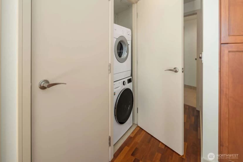 Property photo for 10610 Ne 9th Place #903, Bellevue photo 12