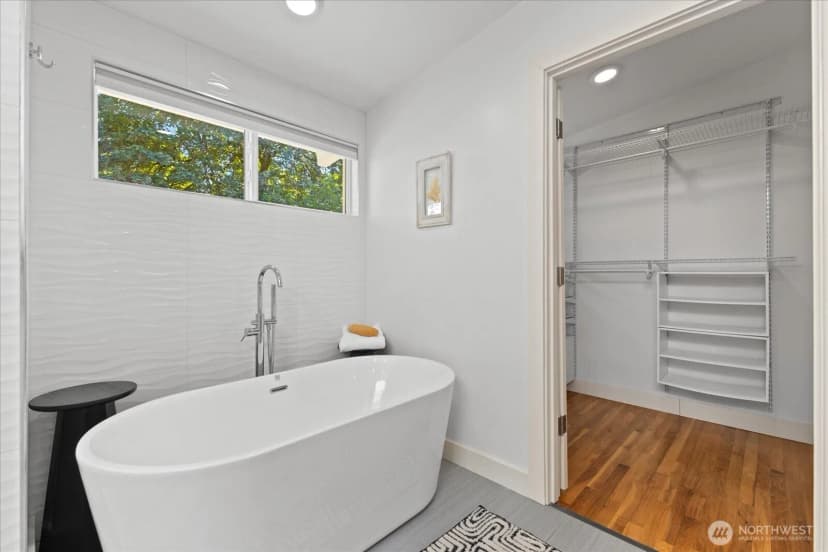 Property photo for 2752 Ne 103rd Street, Seattle photo 14