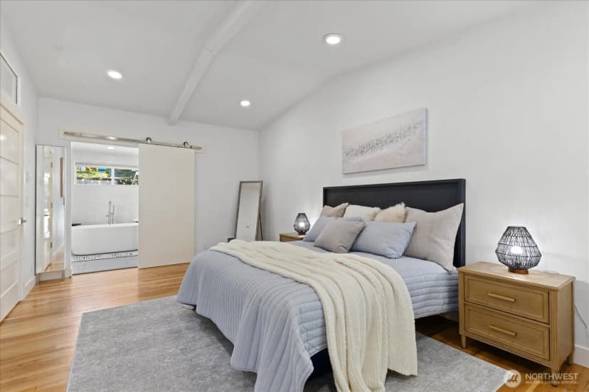 Property photo for 2752 Ne 103rd Street, Seattle photo 13