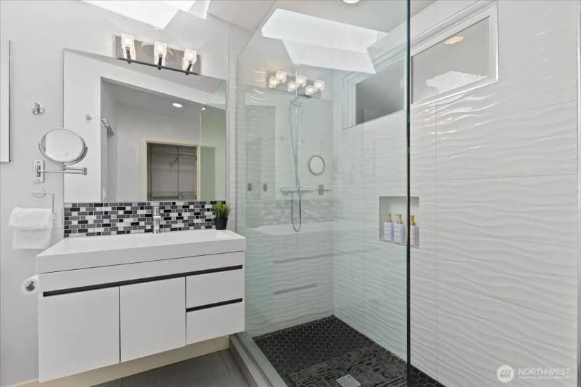 Property photo for 2752 Ne 103rd Street, Seattle photo 15