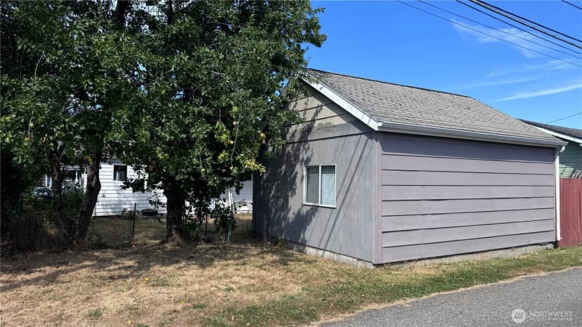 Property photo for 2422 Kulshan Street, Bellingham photo 14
