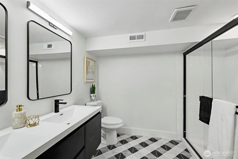 Property photo for 7017 Ne 55th Place, Kenmore photo 23