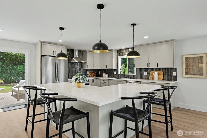 Property photo for 7017 Ne 55th Place, Kenmore photo 7