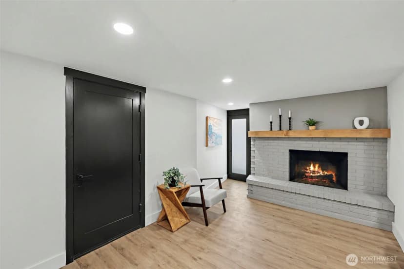 Property photo for 7017 Ne 55th Place, Kenmore photo 20