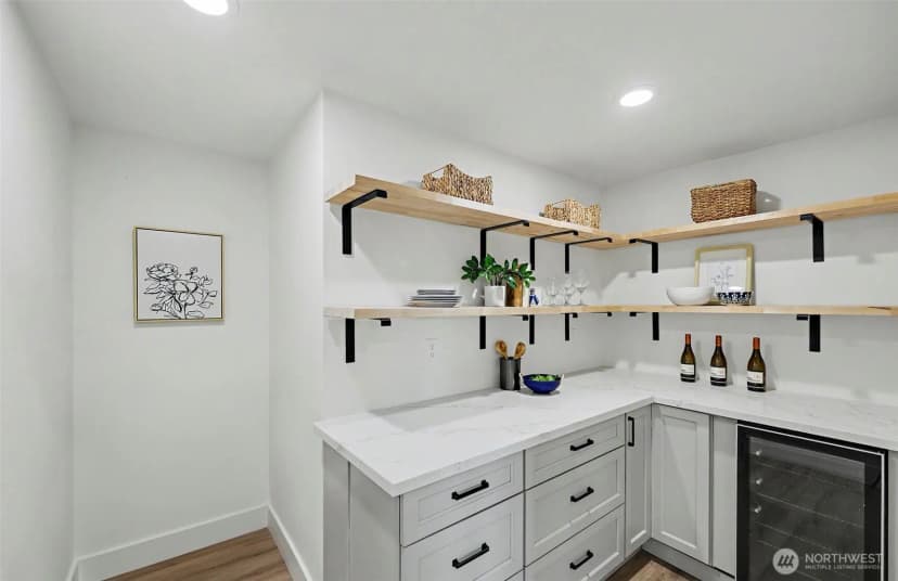 Property photo for 7017 Ne 55th Place, Kenmore photo 11