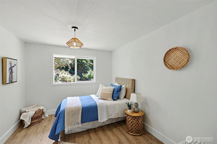Property photo for 7017 Ne 55th Place, Kenmore photo 17